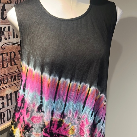 Pleated Black and Pink Relaxed Tank Top - Picture 13 of 16